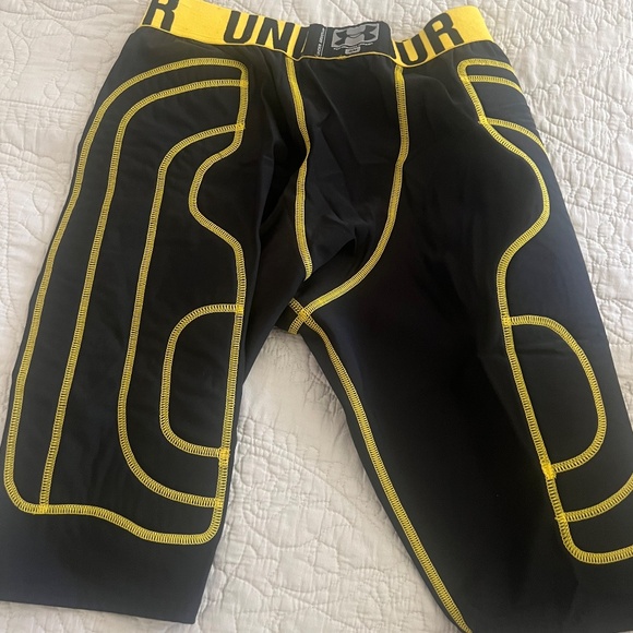 - Under Armour padded shorts - Picture 2 of 4